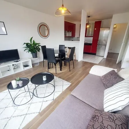 F3 Cosy Avec Parking, Wifi Fibre - Centre-ville, Face Essec, Proche Gare Et Commerces Cergy