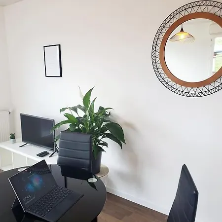 Apartment F3 Cosy Avec Parking, Wifi Fibre - Centre-ville, Face Essec, Proche Gare Et Commerces